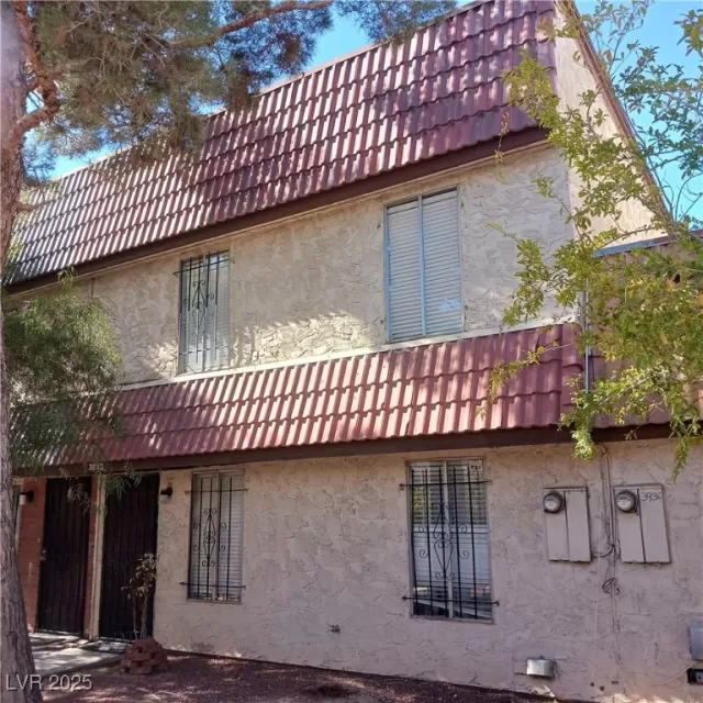 MLS: 2735751 Condo For Sale