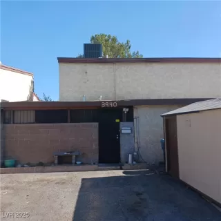 Photo #3: 2735751 Listing