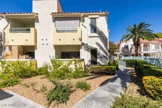 Photo #3: 2735774 Listing