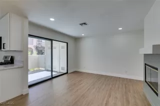 Photo #5: 2735774 Listing