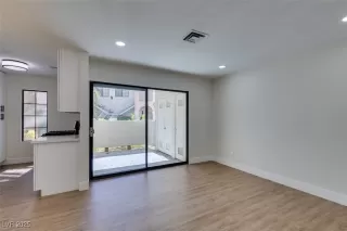 Photo #6: 2735774 Listing