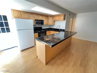 Photo #4: 2735794 Listing 