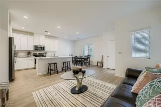 Photo #4: 2735800 Listing 