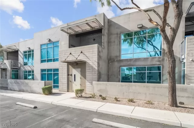 MLS: 2735825 Condo For Sale