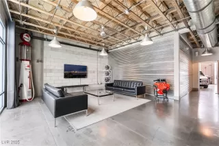 Photo #3: 2735825 Listing