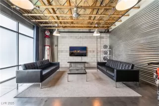 Photo #4: 2735825 Listing