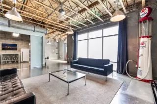 Photo #6: 2735825 Listing