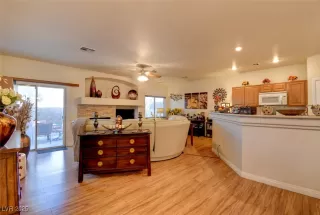 Photo #6: 2735828 Listing 