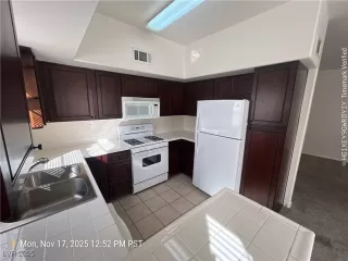 Photo #3: 2735878 Listing 