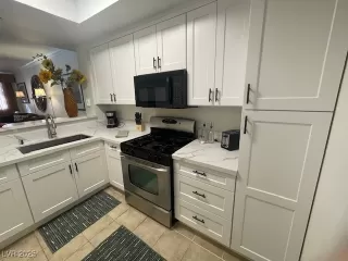 Photo #4: 2735883 Listing 