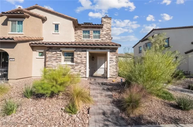 MLS: 2735905 Condo For Sale