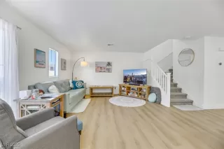 Photo #5: 2735911 Listing