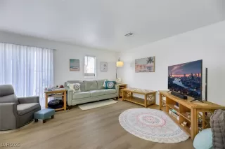 Photo #6: 2735911 Listing