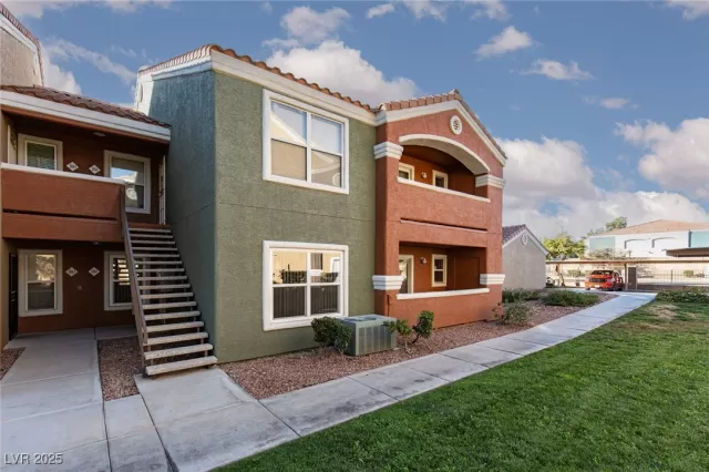 MLS: 2735918 Condo For Sale