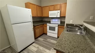 Photo #6: 2735923 Listing