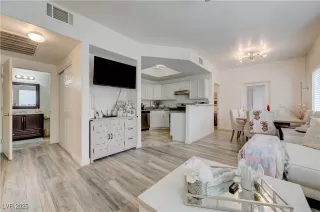 Photo #4: 2735926 Listing 