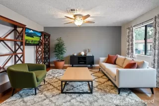 Photo #2: 2735932 Listing