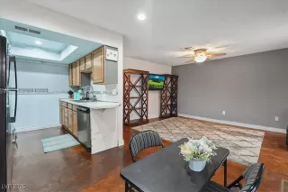 Photo #4: 2735932 Listing