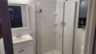 Photo #5: 2735933 Listing