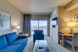 Photo #5: 2735974 Listing