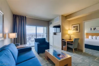 Photo #6: 2735974 Listing