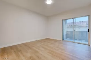 Photo #6: 2735987 Listing