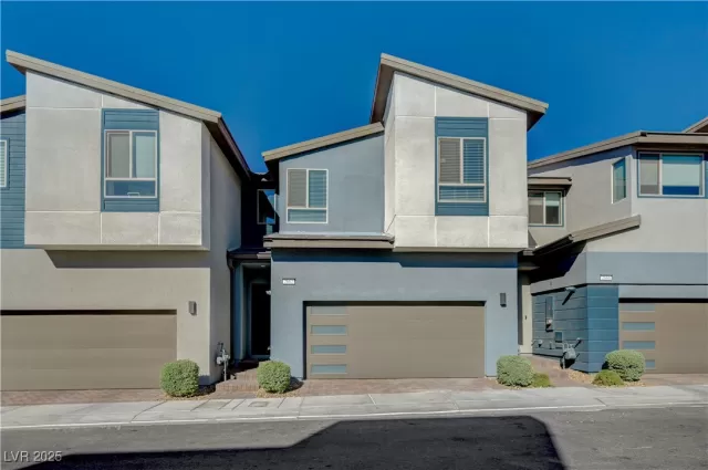 MLS: 2736016 Condo For Sale