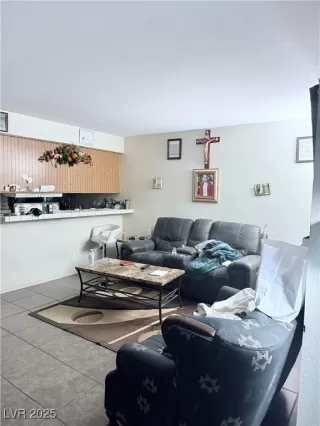 Photo #3: 2736088 Listing