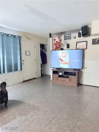 Photo #4: 2736088 Listing