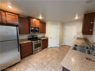 Photo #2: 2736090 Listing 