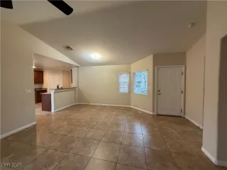 Photo #3: 2736090 Listing 