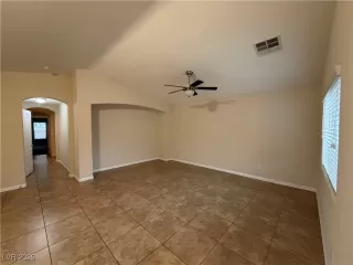 Photo #4: 2736090 Listing 