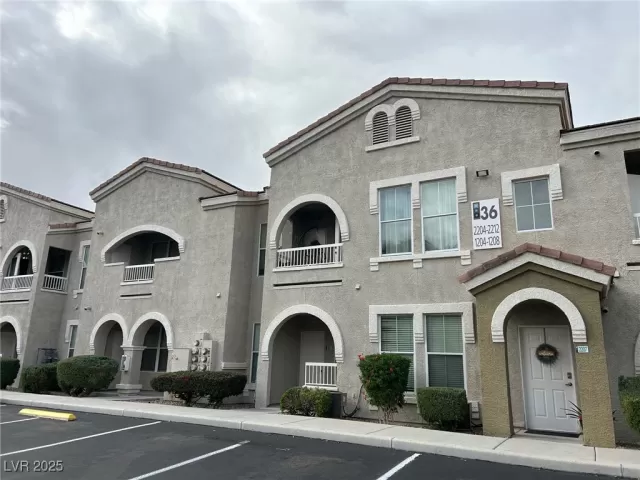 MLS: 2736095 Condo For Sale