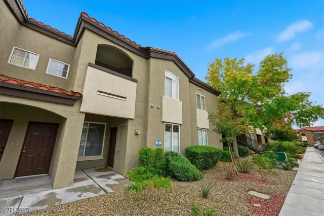 MLS: 2736117 Condo For Sale