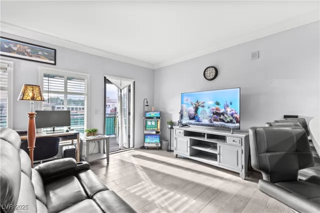 MLS: 2736133 Condo For Sale