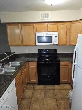 Photo #2: 2736137 Listing