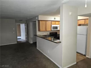Photo #3: 2736137 Listing