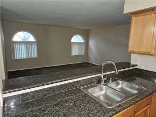 Photo #4: 2736137 Listing