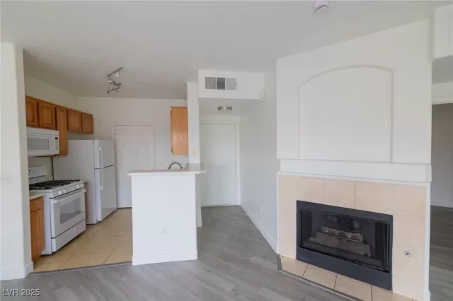 MLS: 2736142 Condo For Sale