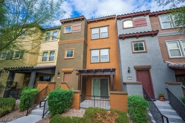 MLS: 2736144 Condo For Sale