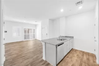 Photo #3: 2736202 Listing