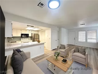 Photo #4: 2736296 Listing