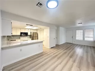 Photo #5: 2736296 Listing