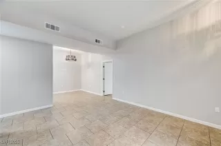 Photo #3: 2736307 Listing 