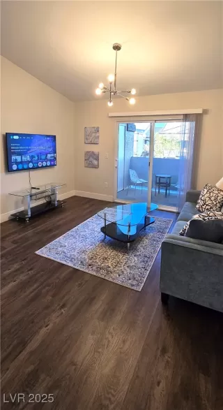 Photo #3: 2736333 Listing 