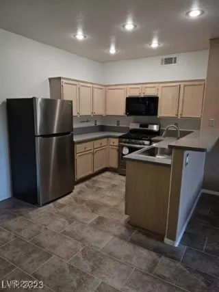 Photo #3: 2736339 Listing 