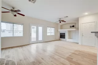 Photo #5: 2736396 Listing