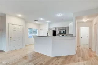 Photo #6: 2736396 Listing