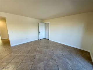 Photo #5: 2736417 Listing 