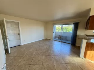 Photo #6: 2736417 Listing 